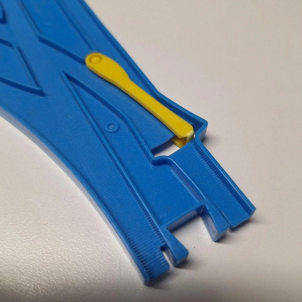 Tomy 2001 Blue Plastic Train Track Switch‎ Piece Thomas Vintage Y Split